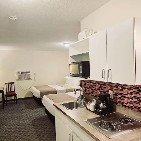 Canadian Motor Inn グランド・プレーリー エクステリア 写真