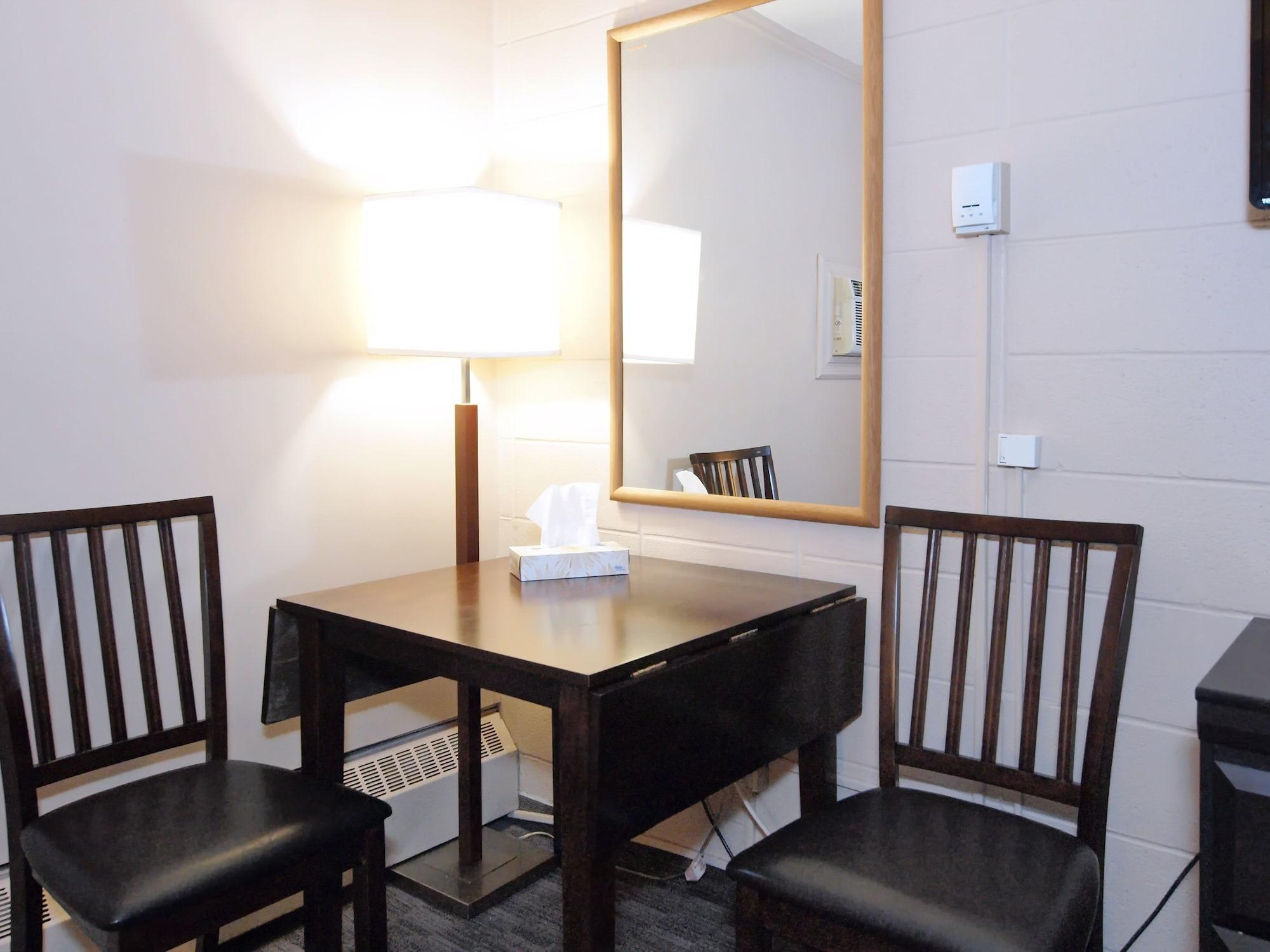 Canadian Motor Inn グランド・プレーリー エクステリア 写真