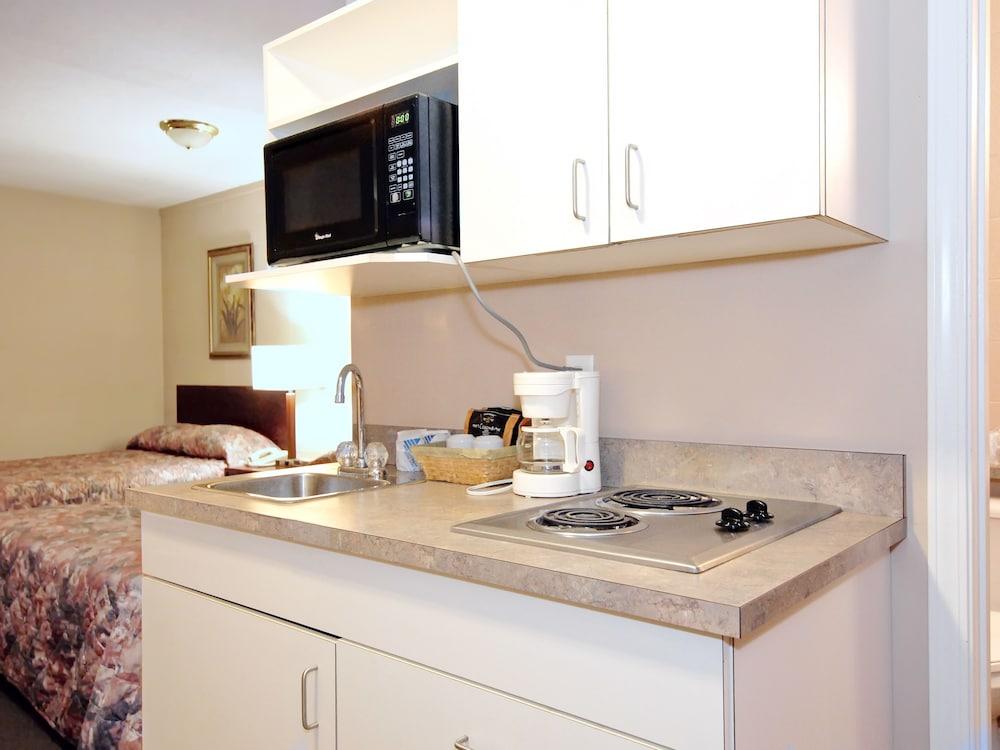 Canadian Motor Inn グランド・プレーリー エクステリア 写真