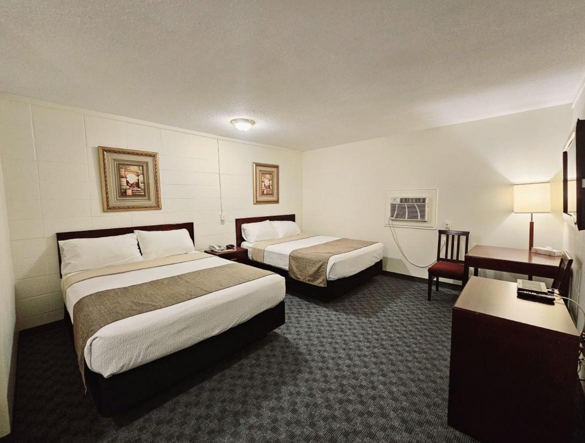 Canadian Motor Inn グランド・プレーリー エクステリア 写真