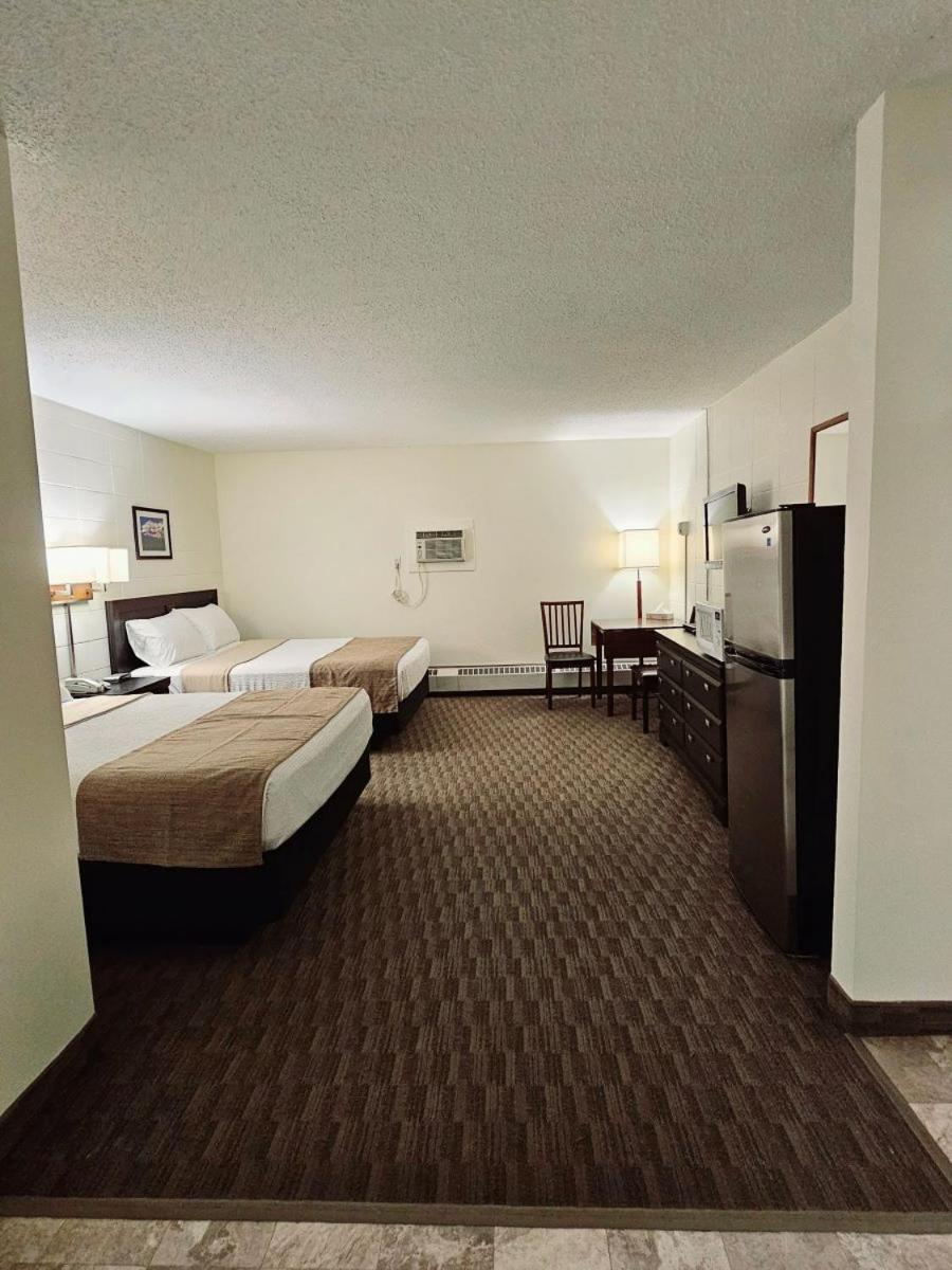 Canadian Motor Inn グランド・プレーリー エクステリア 写真