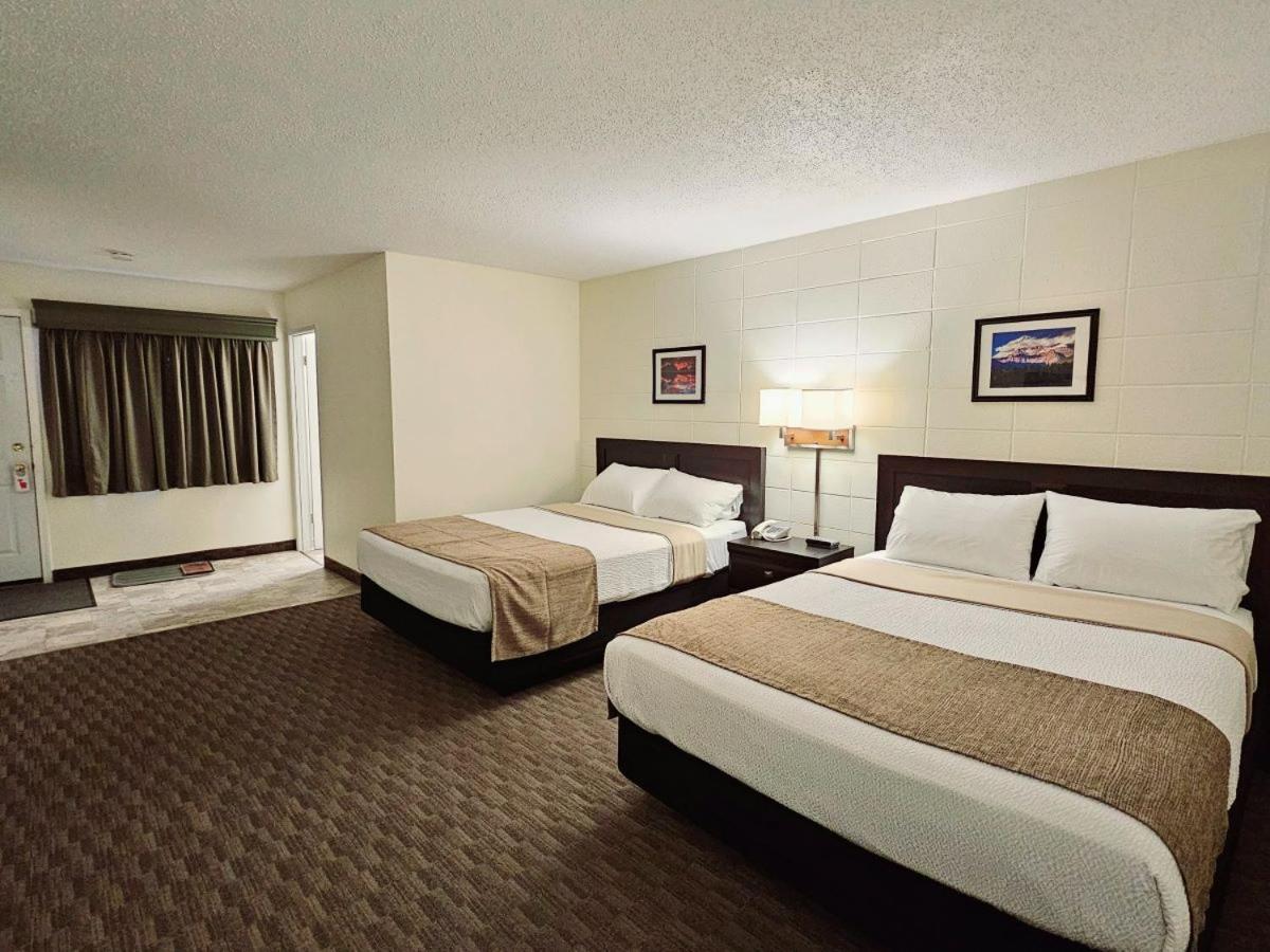 Canadian Motor Inn グランド・プレーリー エクステリア 写真