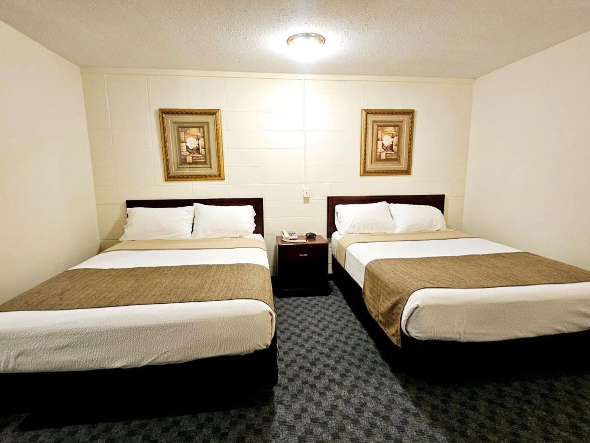 Canadian Motor Inn グランド・プレーリー エクステリア 写真