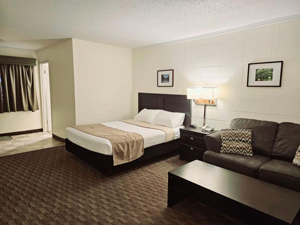Canadian Motor Inn グランド・プレーリー エクステリア 写真