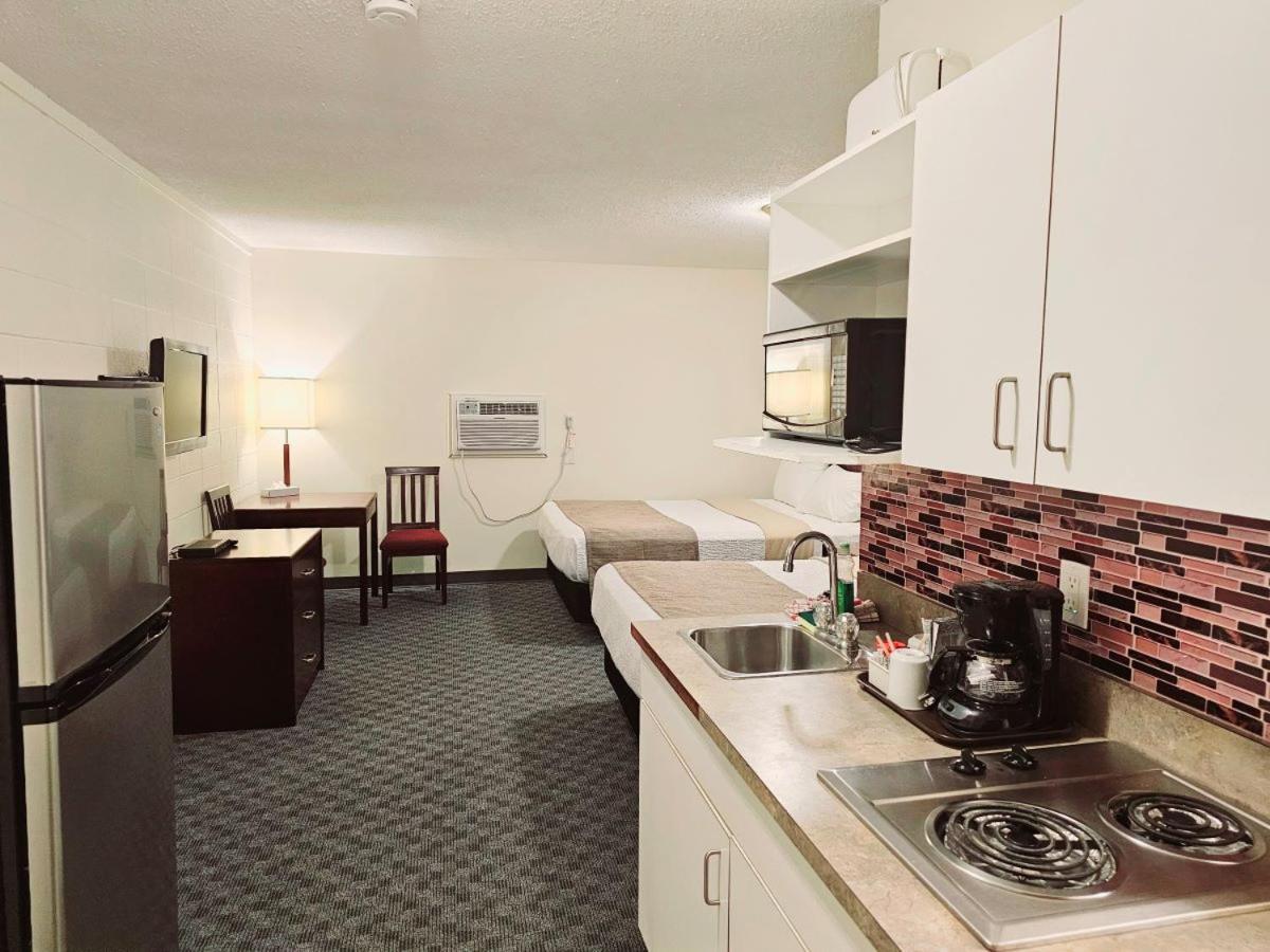Canadian Motor Inn グランド・プレーリー エクステリア 写真